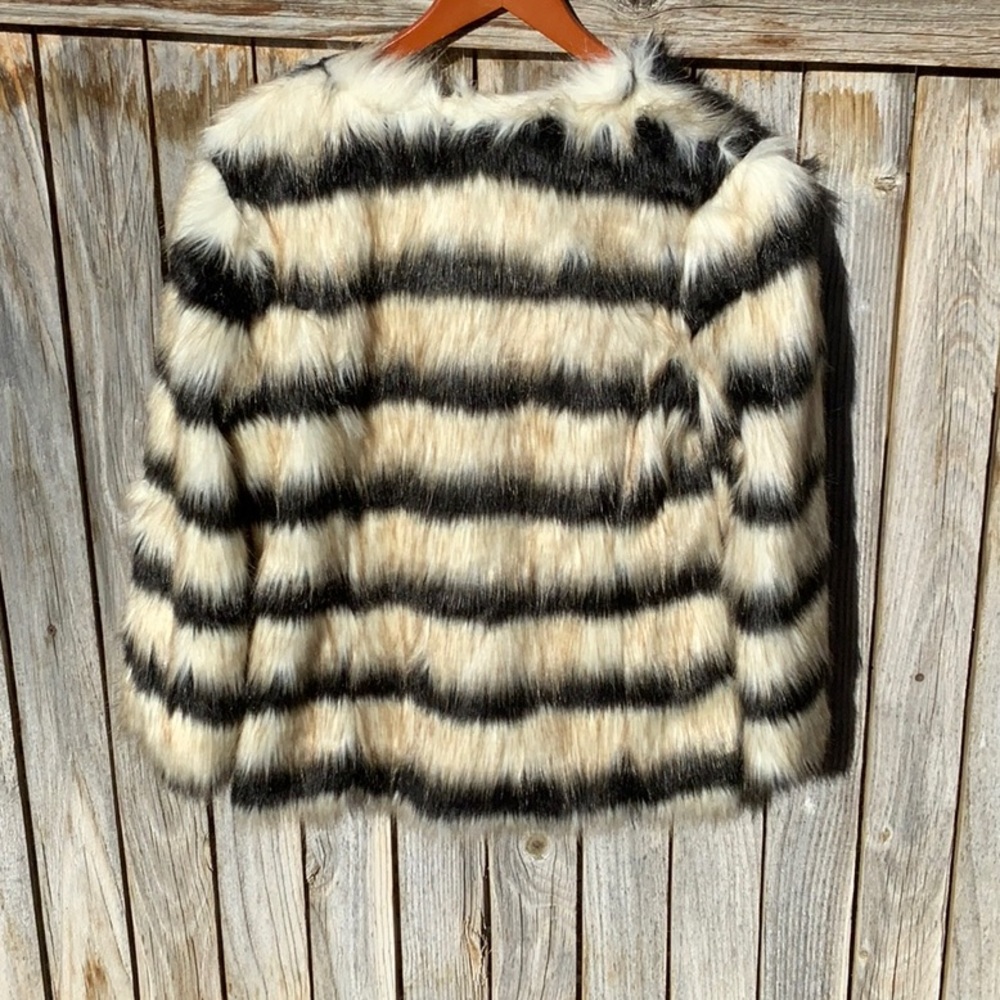 CARMIN STRIPED FAUX FUR JACKET, SIZE MEDIUM - Picture 2 of 11